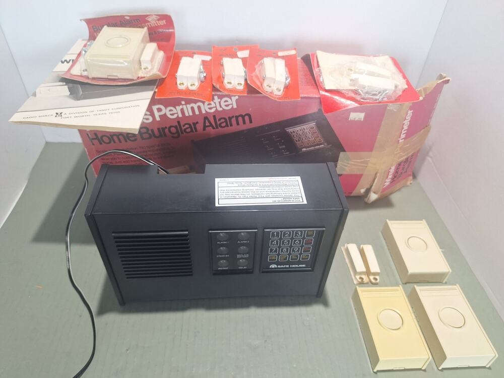 Radio Shack 49-401 Wireless Perimeter Burglar Alarm System- Manual NOS Sensors